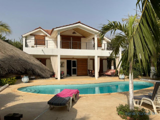 A vendre, à Ngaparou, une très belle villa proche de la plage et de la route sur un terrain de 1000m2