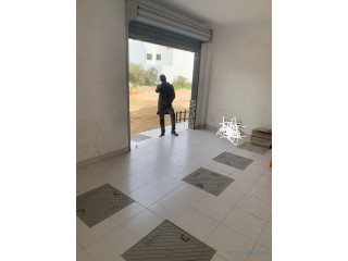 Magasin neuf à louer à Zac Mbao