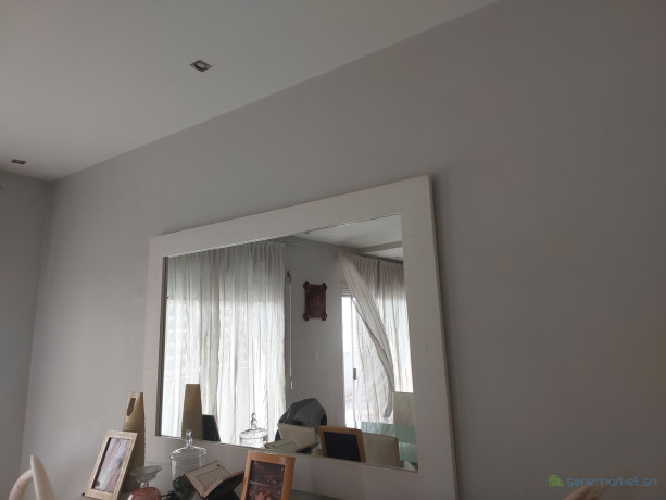 meuble-tv-et-grand-miroir-salon-big-1