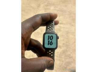 Apple watch SE 2022 (2eme génération) gps-cellulaire 40mm