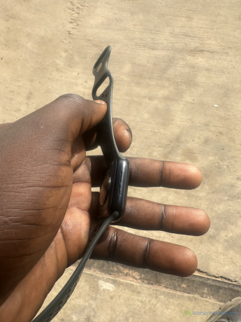 apple-watch-se-2022-2eme-generation-gps-cellulaire-40mm-big-4