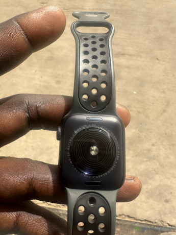 apple-watch-se-2022-2eme-generation-gps-cellulaire-40mm-big-2