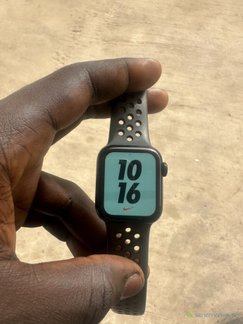 apple-watch-se-2022-2eme-generation-gps-cellulaire-40mm-big-0