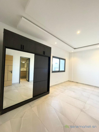appartement-haut-standing-neuf-de-250m2-a-louer-aux-almadies-big-2