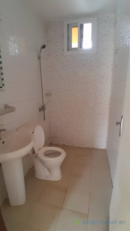 appartement-3-pieces-a-louer-au-sud-foire-big-3