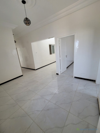 appartement-de-3-chambres-salon-a-louer-a-liberte-6-extension-big-0