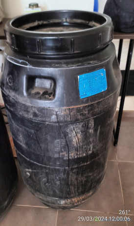 baril-barigo-noir-250-litres-et-bleu-220-litres-big-0