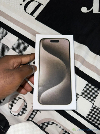 iphone-15-pro-max-67-1-to-8-go-ram-gris-big-0