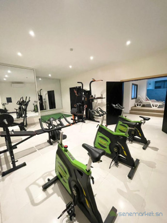 appartement-260m2-moderne-de-haut-standing-avec-piscine-et-salle-de-sport-a-louer-aux-almadies-big-2