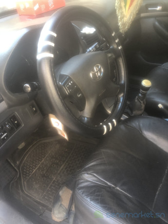 toyota-avensis-d4d-diesel-climatise-big-3