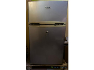 Réfrigérateur- micro-ondes-Armoire...