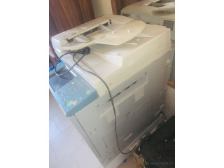 Imprimante canon ir 2270 d'occasion avec de légers problèmes de maintenance mais réparable