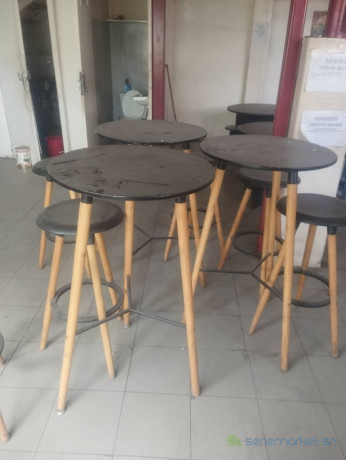 3-tables-hautes-et-9-chaises-big-1